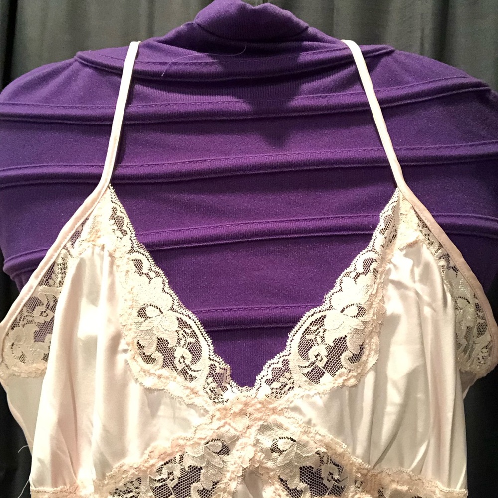 Leonie - Elegant Lace Trimmed Chemise - Pink